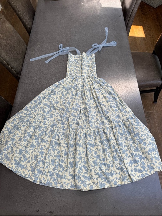 En Saison Dresses & Skirts - EN SAISON Blue & White Floral Smocked Tie-Strap Midi Dress size S